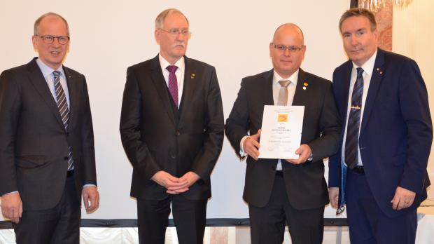 Andreas Nockel (2.v.re.) erhielt die Ehrennadel in Silber